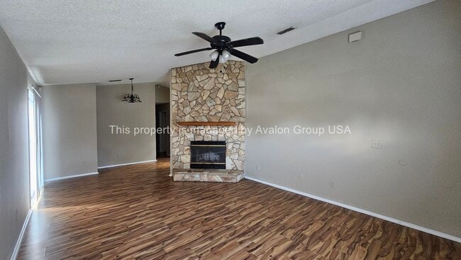 Building Photo - 10160 Geni Hill Cir N