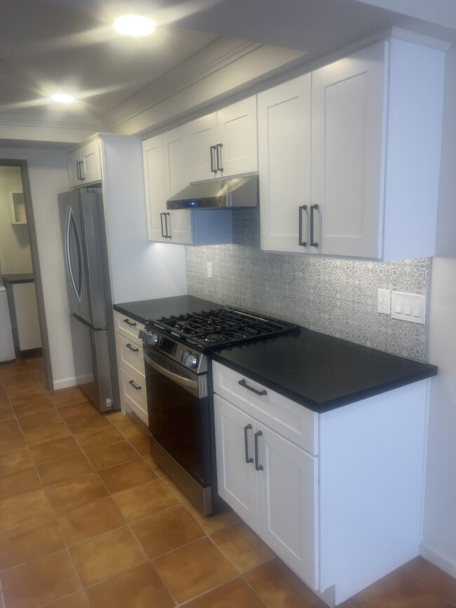Building Photo - 1584 Redlands Pl