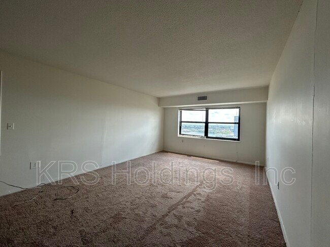 Foto del edificio - 1 Crawford Pkwy
