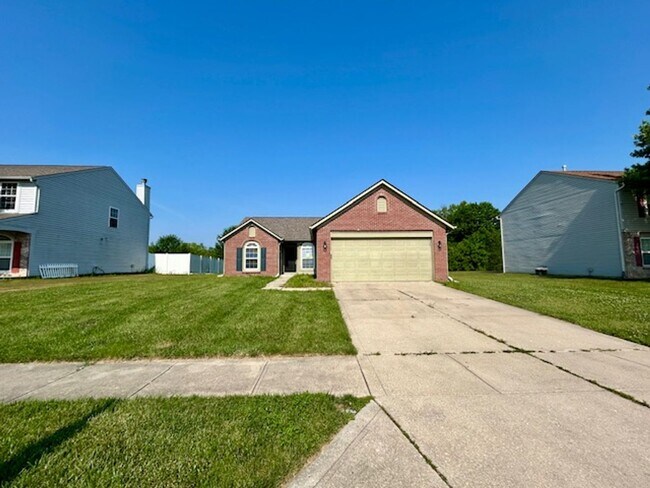 Building Photo - Wonderful 3 Bedroom 2 Bathroom Ranch Style...