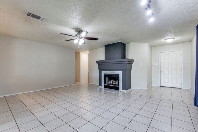 Building Photo - BEAUTIFUL SINGLE-STORY HOME IN REGENCY MEA...