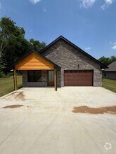 Building Photo - 112 Hooper Dr