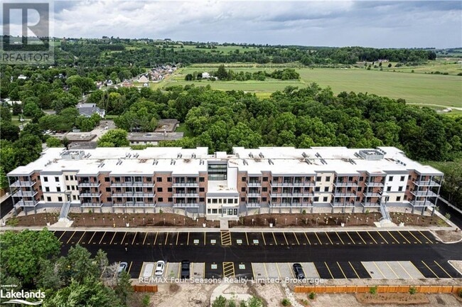 Building Photo - 121-121 Mary St