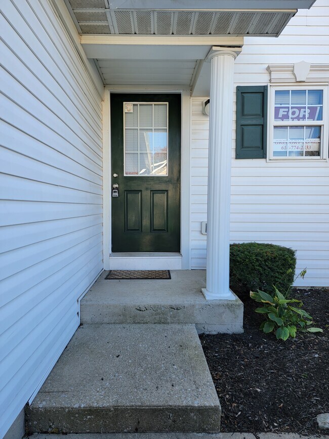 Building Photo - 6683 Lagrange Dr