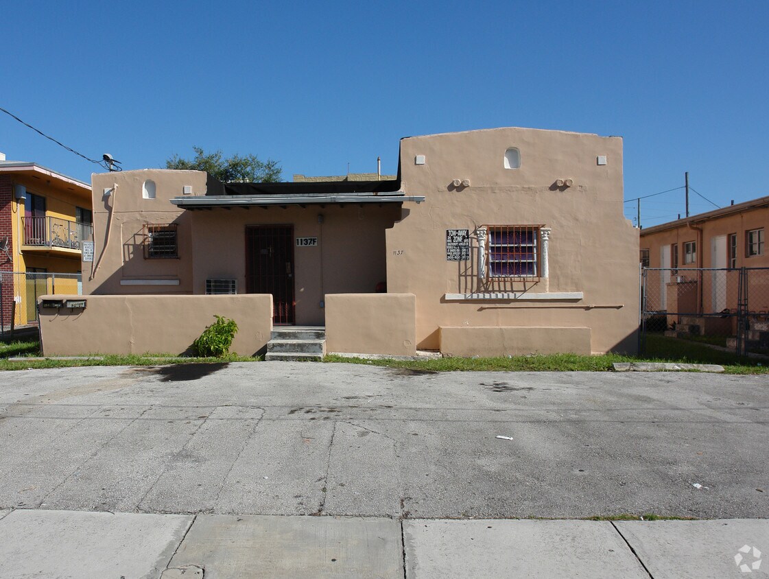 Building Photo - 1137 SW 5th St