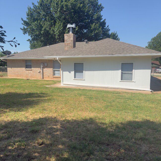Building Photo - 100 Lochwood Cir