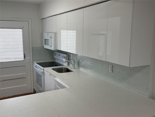 Foto del edificio - 251 Galen Dr