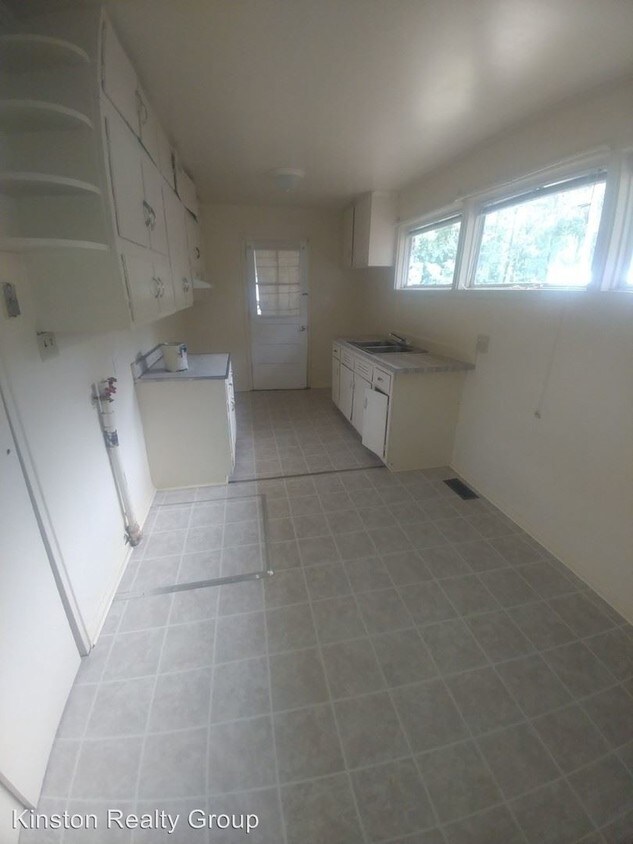 Building Photo - 3 br, 1 bath House - 2209 Ivy Road