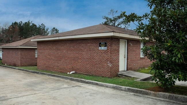 Building Photo - Magnolia Manor Apartment Homes