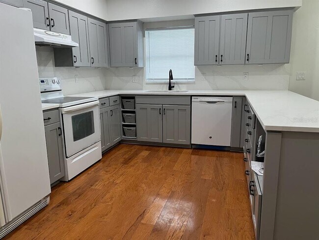 Foto del edificio - 26805 Roseann Pl