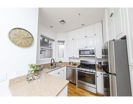 Primary Photo - 4A Russell St