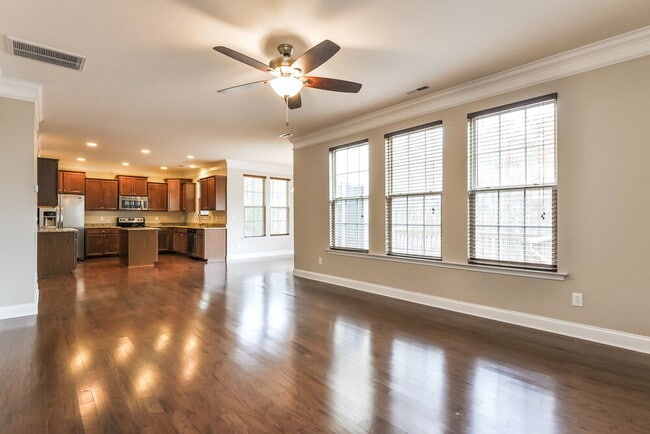 Building Photo - 180 Davelyn Ct