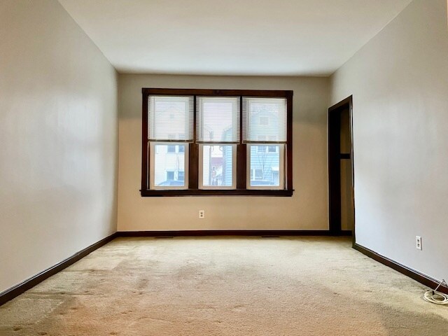 Primary Photo - 2877 S Throop St