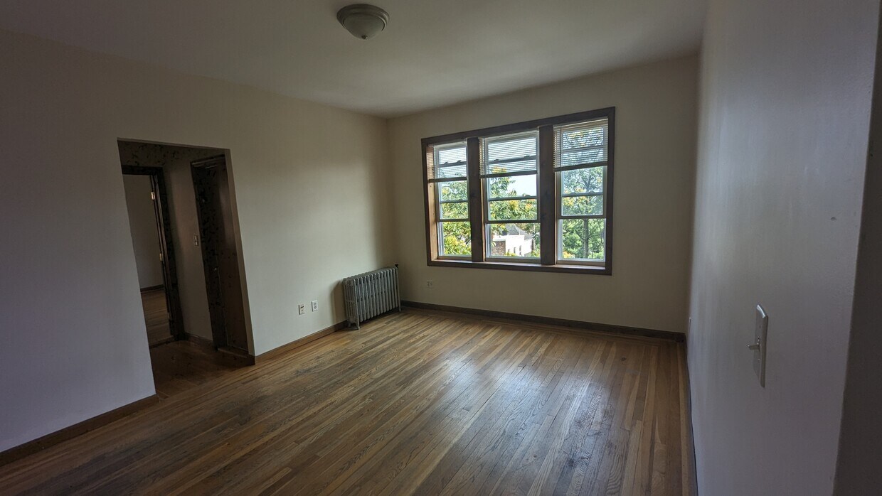 Primary Photo - 112 Charles St