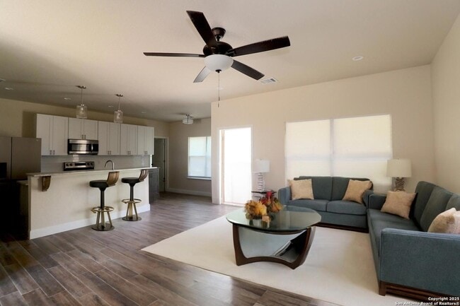 Building Photo - 2503 Golf Dr