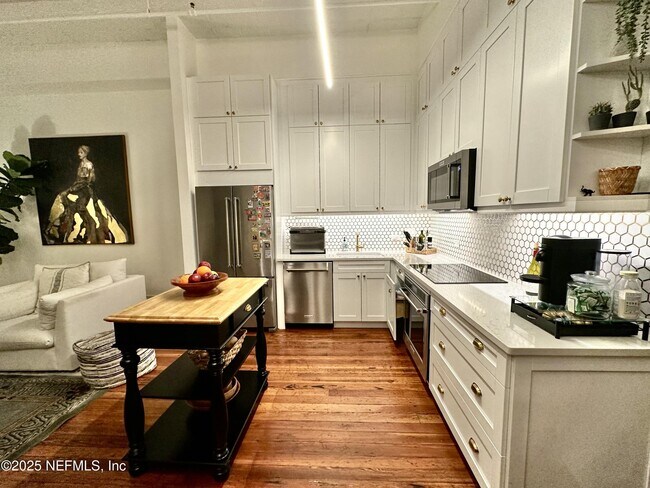 Foto del edificio - 301 E Bay St