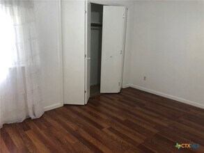 Building Photo - 421 W San Antonio St