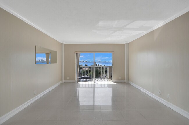 Foto del edificio - 1455 N Treasure Dr