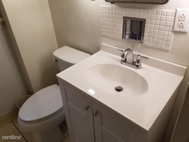Building Photo - 3 br, 1 bath House - 358 E. Park Avenue