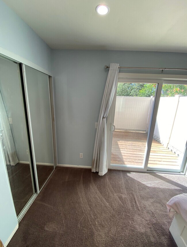 Building Photo - 28515 Conejo View Dr