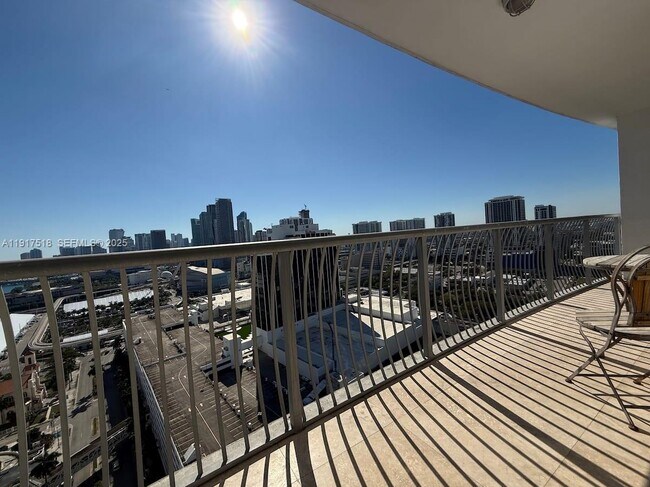 Foto del edificio - 1750 N Bayshore Dr