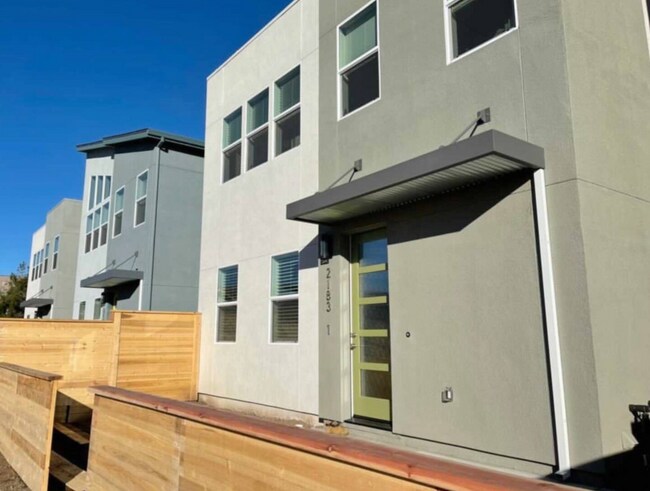 Foto del edificio - 2183 Kenrick Ln