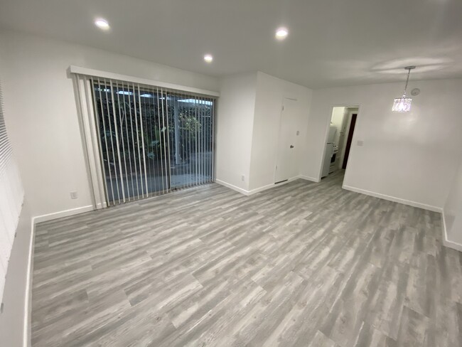 Foto del edificio - 1329 S Saltair Ave