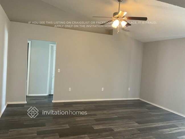 Foto del edificio - 3924 Talon Crest Dr