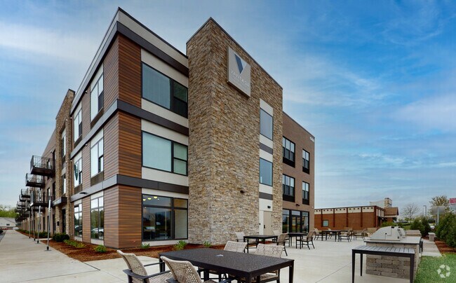 Building Photo - The Vantage Naperville