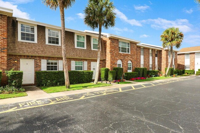 Building Photo - 415 N Cypress Dr