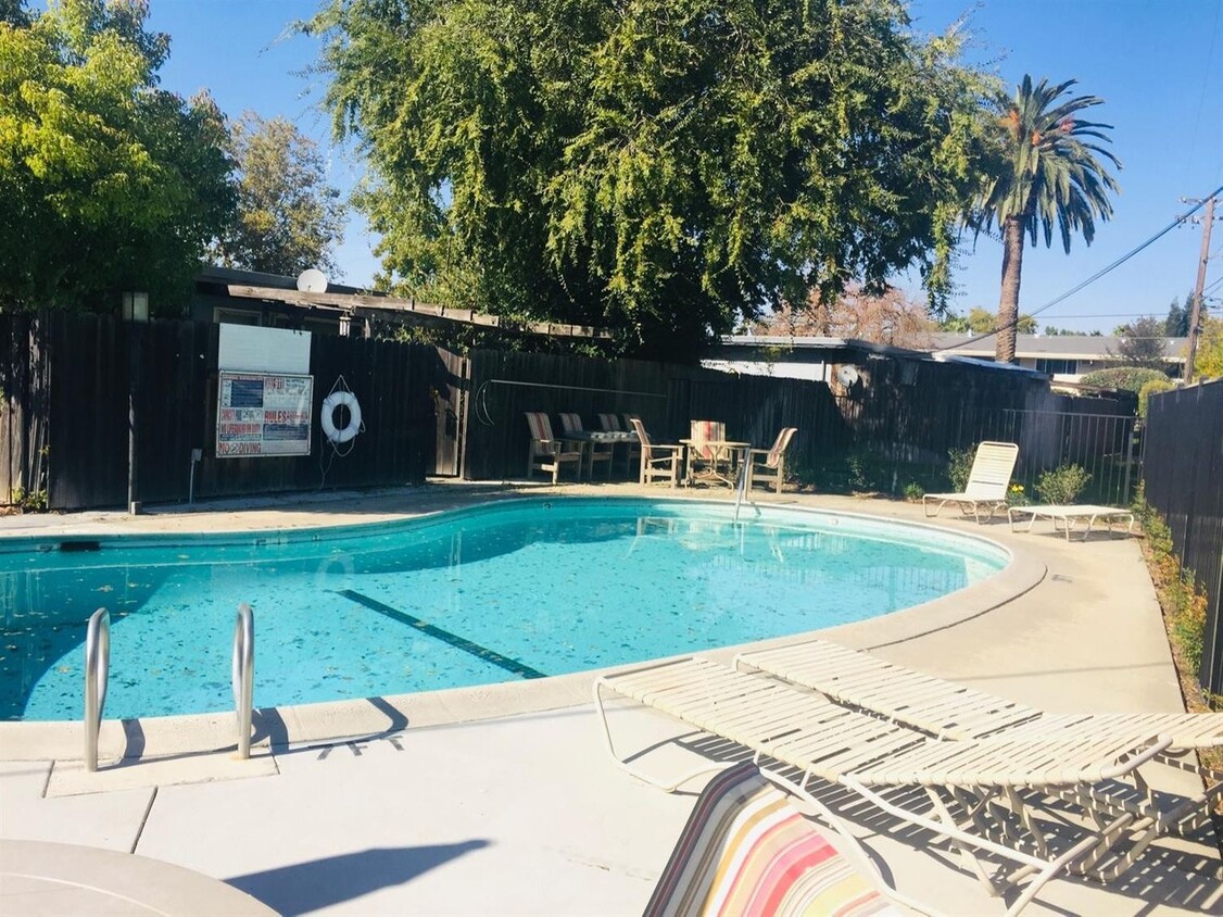 Foto principal - 2 bedroom Condo in Santa Paula Manor!