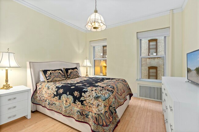 Building Photo - 56 E 87th St