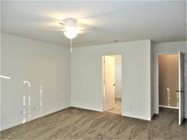 Foto del edificio - 15449 Harmon Pl