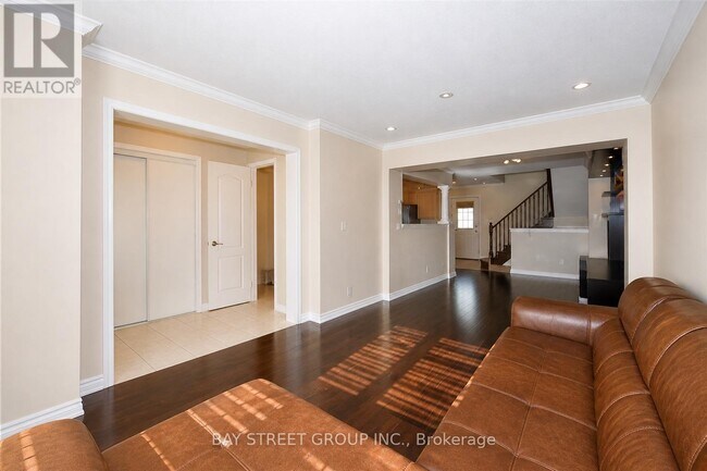Photo du bâtiment - 506 Bur Oak Ave
