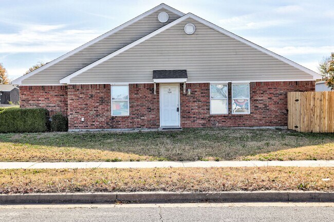 Foto del edificio - Cute 3BD/2BTH Duplex in Central East Norman!