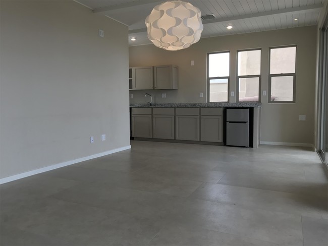 Building Photo - 6238 Escondido Dr
