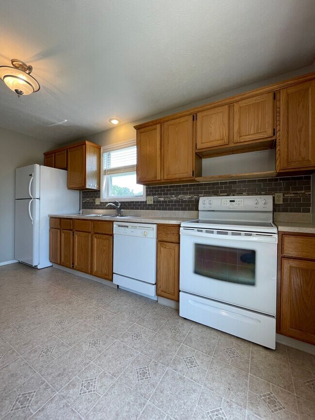 Foto del edificio - 2 Bedroom Townhome - Close to ISU Campus & Heartland