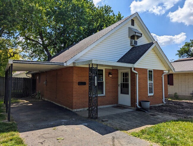 Building Photo - AVAILABLE NOW - 3 Bedroom Cape Cod in Kett...
