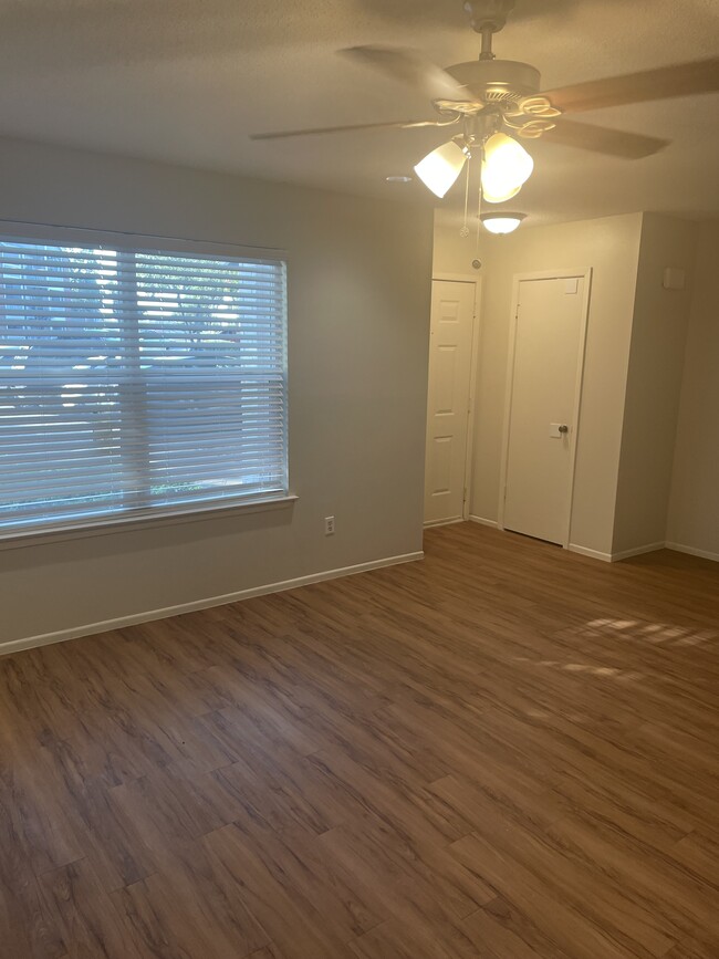 Living Room - 11136 El Sendero St