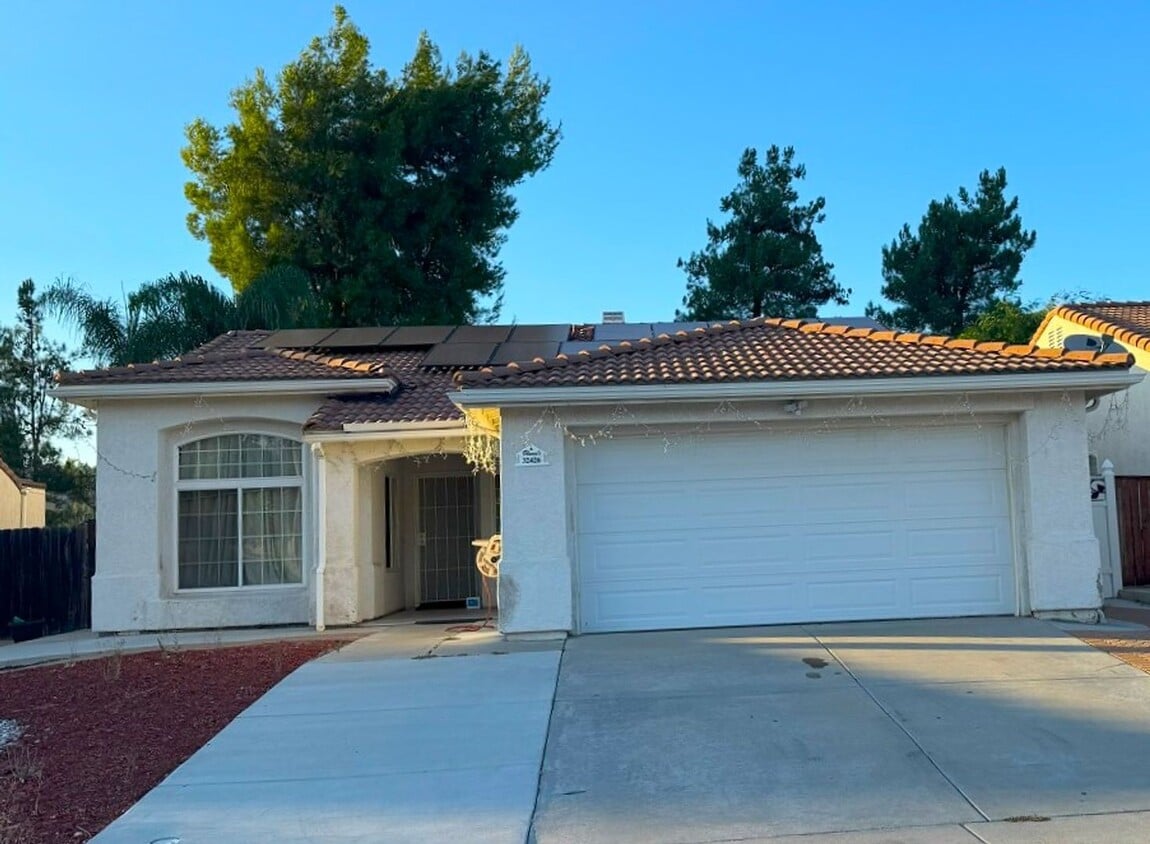 Primary Photo - Beautiful Single Story House - OVERSIZED l...
