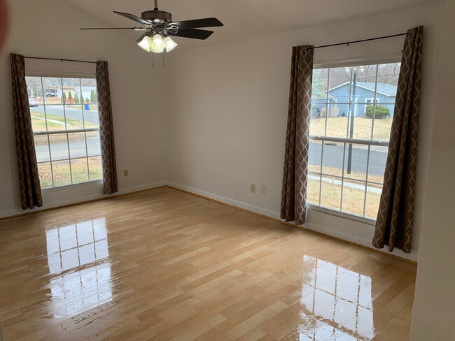 Foto del edificio - 591 Britmore Ct