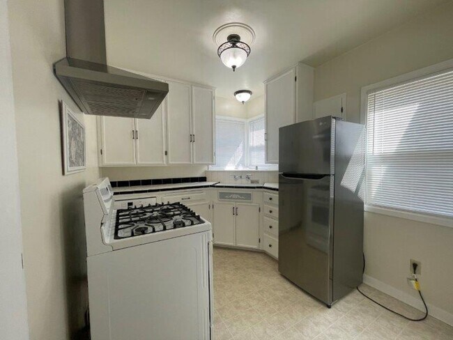 Building Photo - Great 1 Bedroom in the Heart of Woodland
