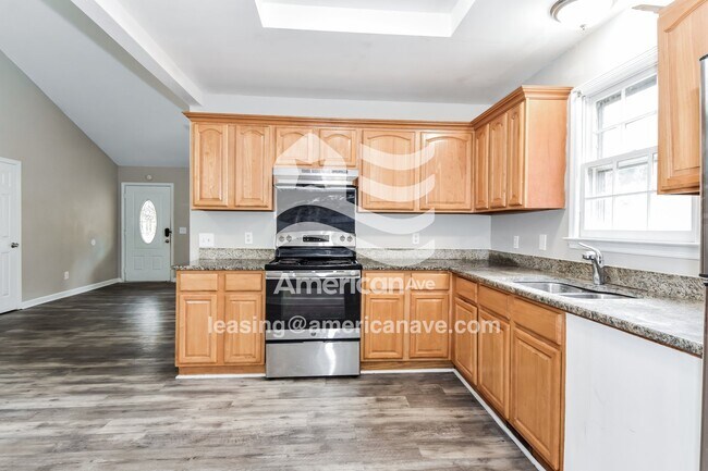 Building Photo - 325 Greensprings Dr