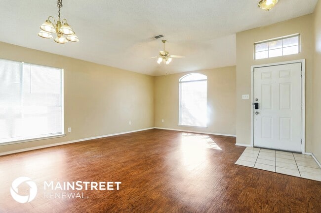 Building Photo - 1017 Glencrest Dr