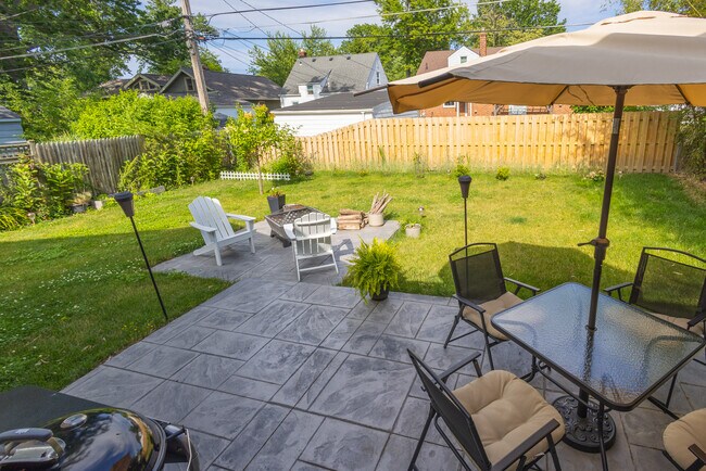 Foto del edificio - 345 Kenilworth Rd