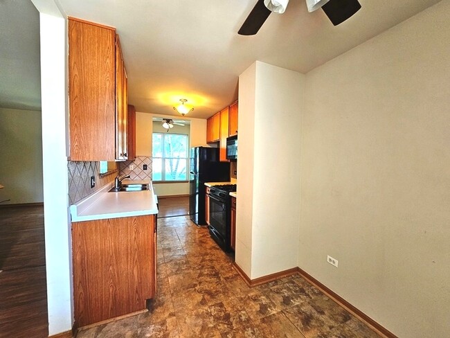 Building Photo - 2944 White Thorn Cir
