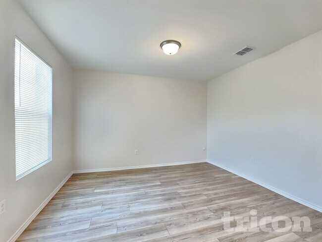 Foto del edificio - 1125 Waggoner Dr