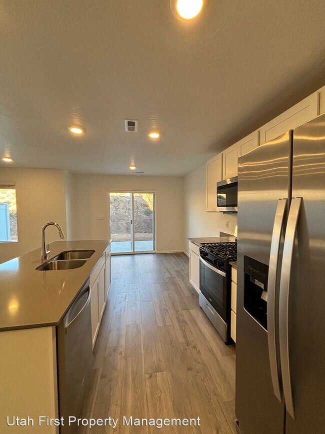 Building Photo - 3 br, 2.5 bath House - 3323 E Big Bend Ln
