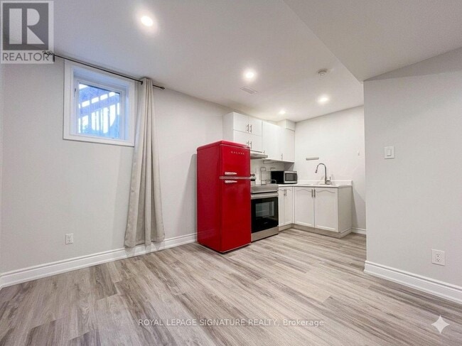 Building Photo - 22 Vandervoort Dr