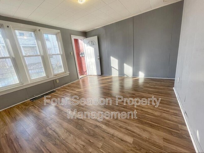 Building Photo - 304(a) South Locust St